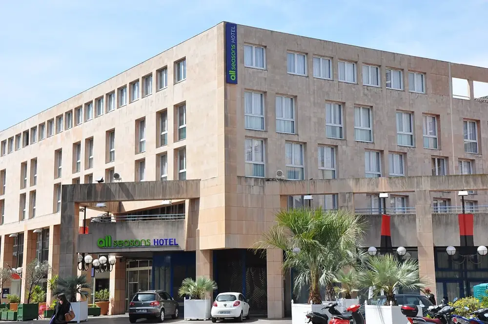 Hotel All Seasons, Toulon, Provence-Alpes-Côte d'Azur, France - panoramio