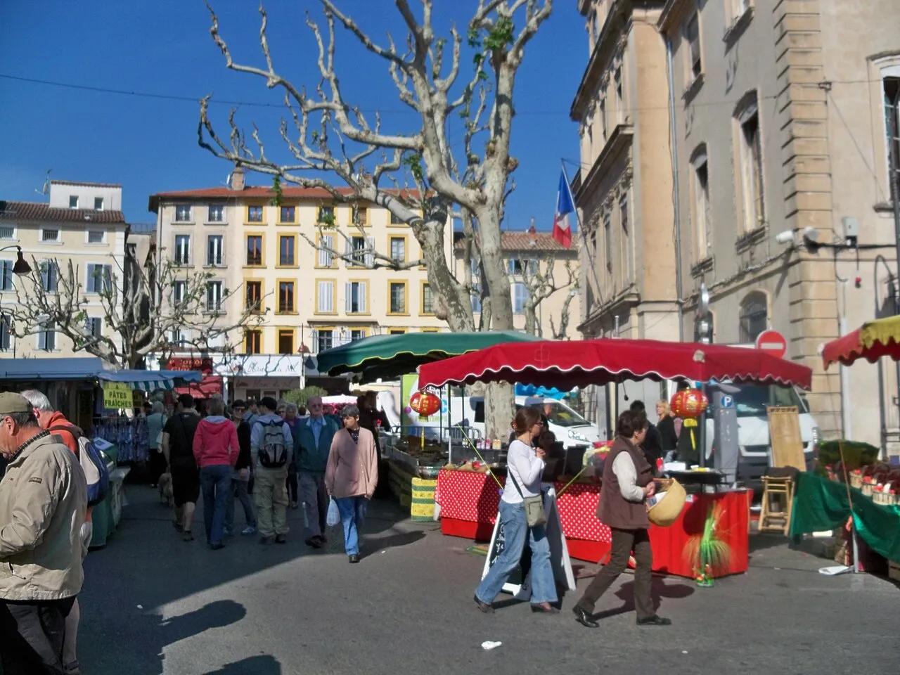 Marché de Carcès : jours, horaires et producteurs locaux 2026
