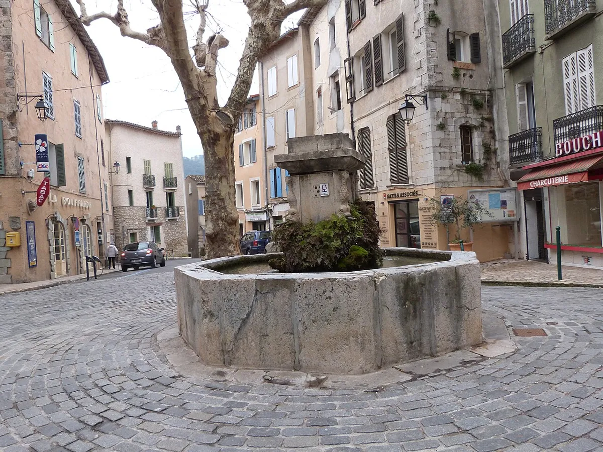 Fontaine Place Philippe Chauvier (Bargemon, 83)