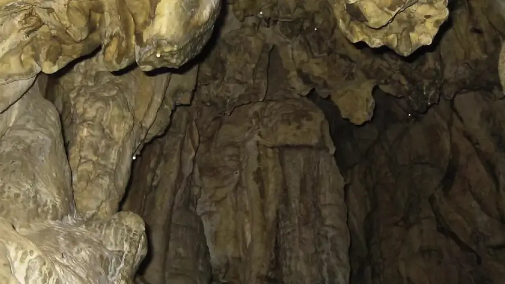 Grotte de la Castelette, Nans les Pins.webm