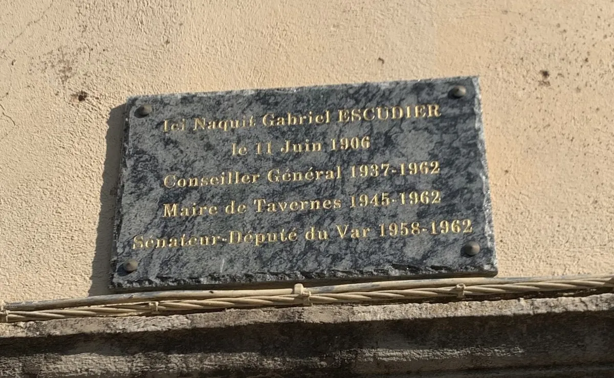 Plaque Gabriel Escudier (Tavernes)