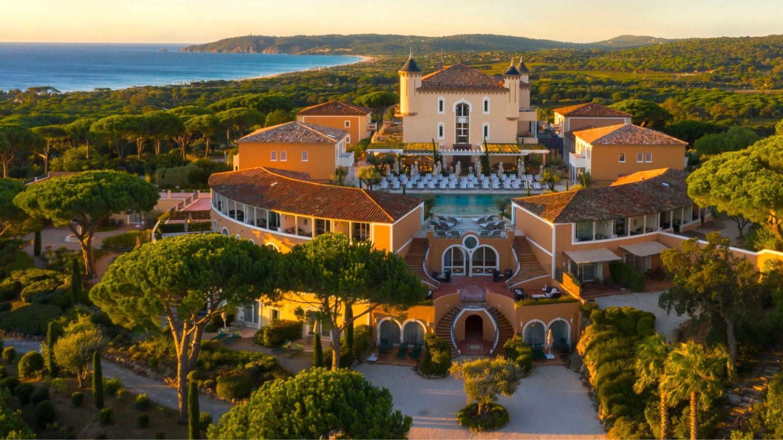 découvrez des séjours authentiques dans le golfe de saint-tropez, entre charme provençal, plages idylliques et paysages préservés pour des vacances inoubliables.